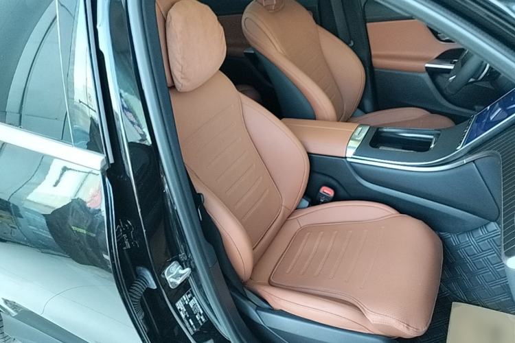 Used Mercedes-Benz GLC 2023 GLC 260 L 4MATIC Luxury Model 5 Seats Right Front Seat