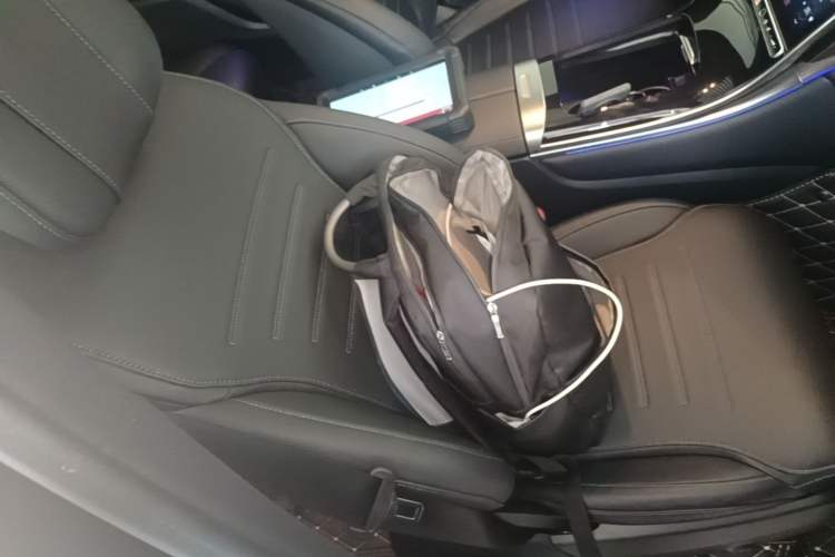 Used Mercedes-Benz GLC 2023 Refreshed GLC 300 L 4MATIC Dynamic Edition 5 Seats Right Front Seat