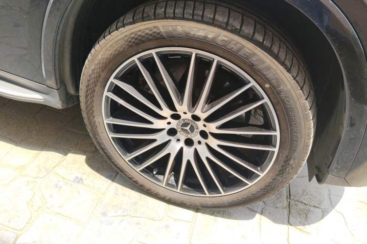 Used Mercedes-Benz GLC 2023 Refreshed GLC 300 L 4MATIC Luxury Version 7 Seats Right Front Wheel Hub