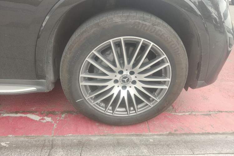Used Mercedes-Benz GLC 2023 GLC 300 L 4MATIC Dynamic Edition 5-seater Right Front Wheel Hub
