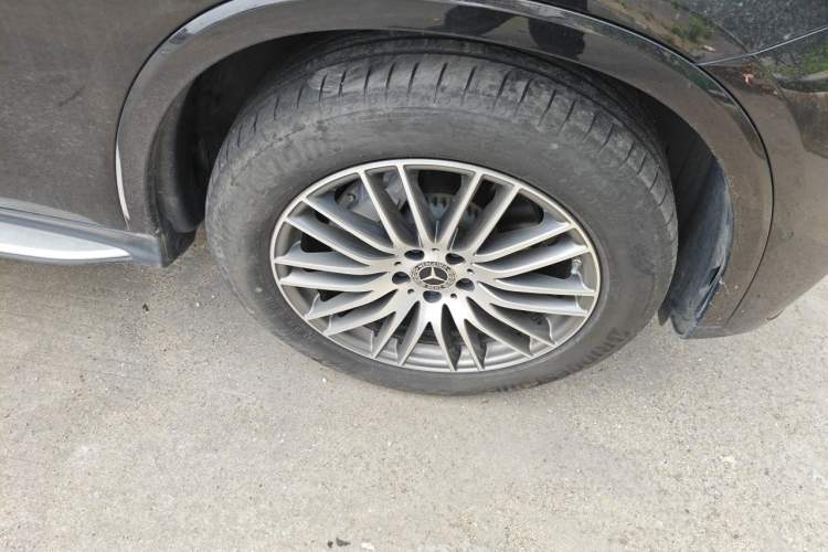 Used Mercedes-Benz GLC 2023 GLC 300 L 4MATIC Dynamic 7-Seater Right Front Wheel Hub