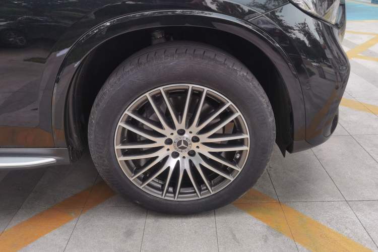 Used Mercedes-Benz GLC 2023 GLC 300 L 4MATIC Dynamic 7-Seater Right Front Wheel Hub