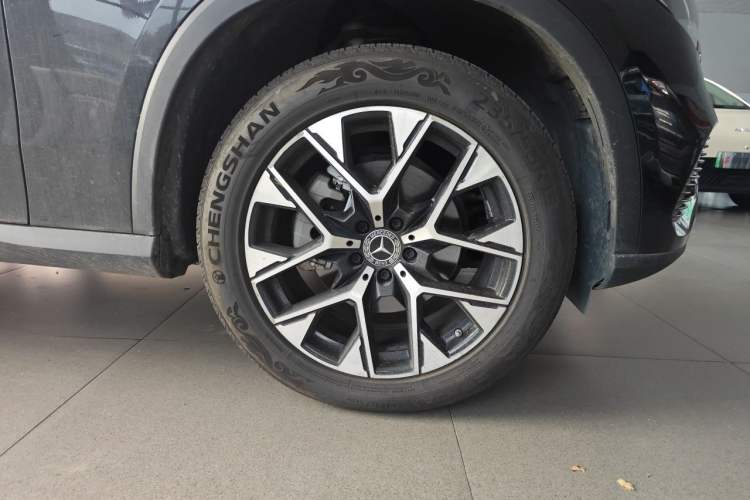 Used Mercedes-Benz GLC 2023 GLC 260 L 4MATIC Dynamic Edition 5-seater Right Front Wheel Hub