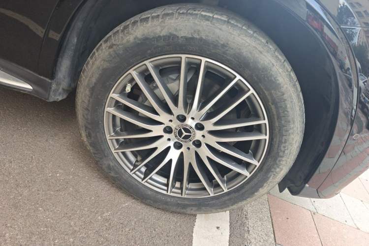 Used Mercedes-Benz GLC 2023 GLC 300 L 4MATIC Dynamic Edition 5-seater Right Front Wheel Hub