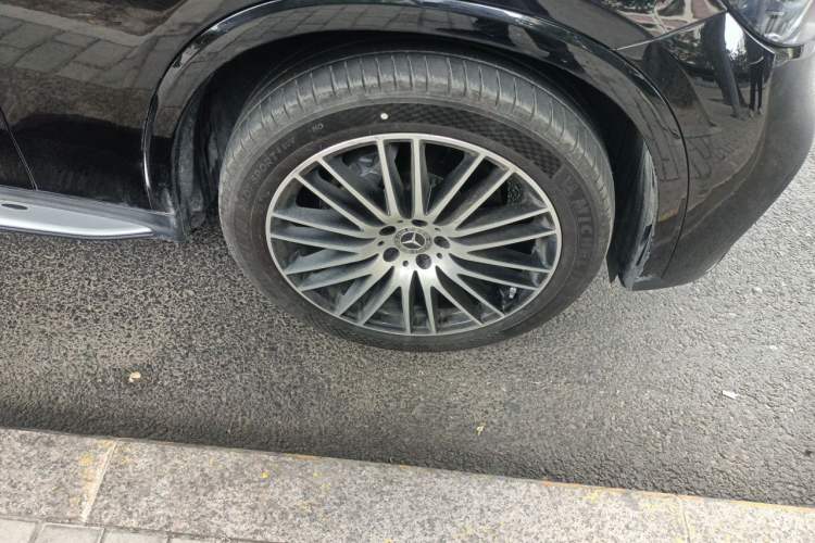 Used Mercedes-Benz GLC 2023 Facelifted GLC 300 L 4MATIC Luxury Version 5 Seats Right Front Wheel Hub
