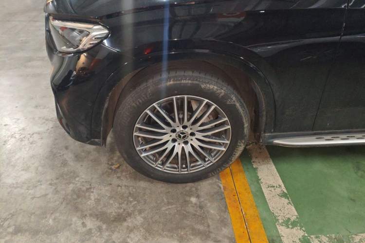 Used Mercedes-Benz GLC 2023 GLC 300 L 4MATIC Dynamic Edition 5-seater Right Front Wheel Hub