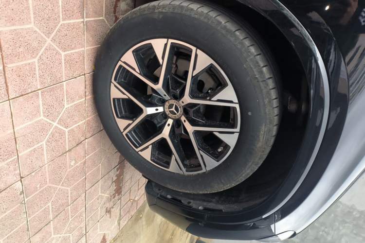 Used Mercedes-Benz GLC 2023 GLC 260 L 4MATIC Luxury Model 5 Seats Right Front Wheel Hub