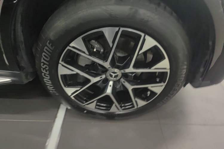 Used Mercedes-Benz GLC 2023 GLC 260 L 4MATIC Luxury Model 5 Seats Right Front Wheel Hub