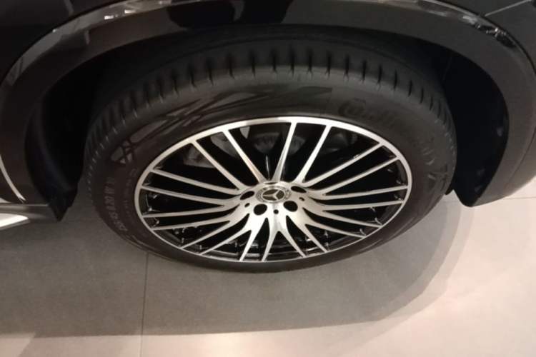 Used Mercedes-Benz GLC 2023 GLC 300 L 4MATIC Luxury 7-Seater Right Front Wheel Hub