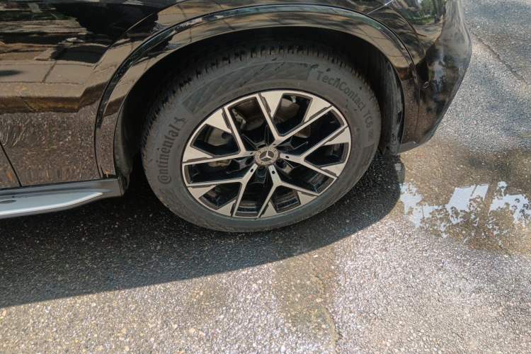 Used Mercedes-Benz GLC 2023 Facelift GLC 260 L 4MATIC Luxury Version 5 Seats Right Front Wheel Hub