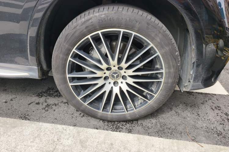 Used Mercedes-Benz GLC 2023 GLC 300 L 4MATIC Luxury 7-Seater Right Front Wheel Hub