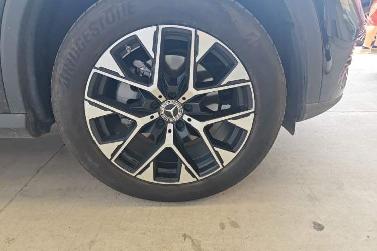 Used Mercedes-Benz GLC 2023 GLC 260 L 4MATIC Dynamic Edition 5-seater Right Front Wheel Hub
