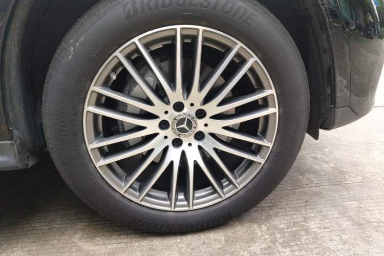 Used Mercedes-Benz GLC 2023 GLC 300 L 4MATIC Dynamic Edition 5-seater Right Front Wheel Hub