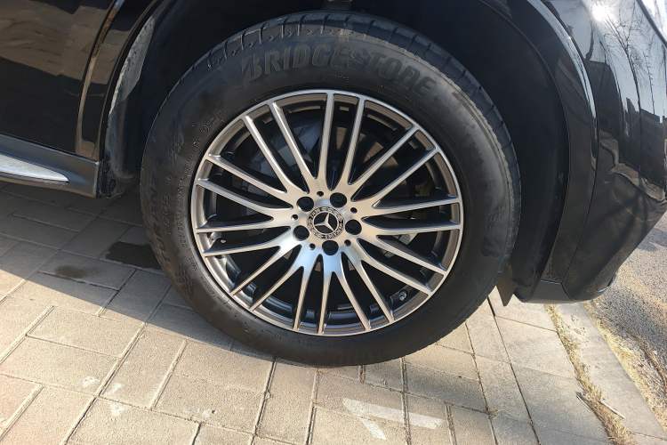 Used Mercedes-Benz GLC 2023 GLC 300 L 4MATIC Dynamic 7-Seater Right Front Wheel Hub
