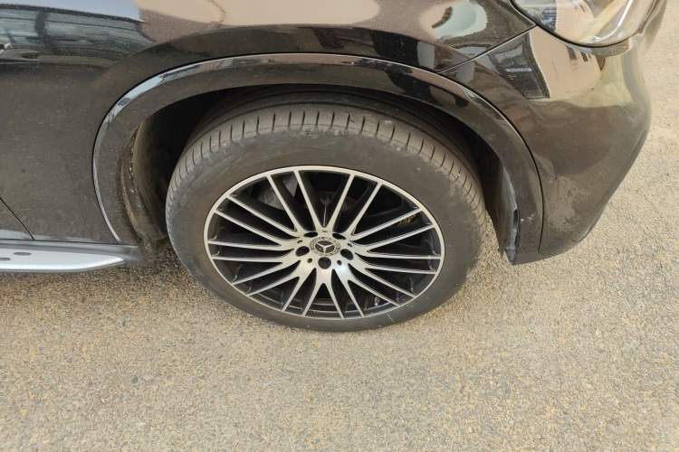 Used Mercedes-Benz GLC 2023 GLC 300 L 4MATIC Luxury 7-Seater Right Front Wheel Hub