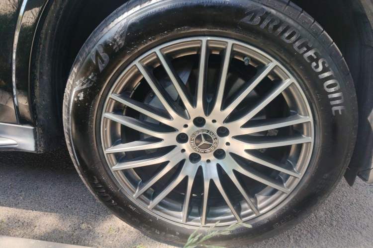 Used Mercedes-Benz GLC 2023 GLC 300 L 4MATIC Dynamic Edition 5-seater Right Front Wheel Hub