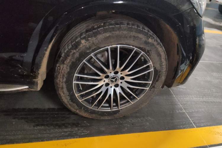 Used Mercedes-Benz GLC 2023 GLC 300 L 4MATIC Dynamic Edition 5-seater Right Front Wheel Hub