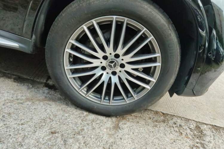 Used Mercedes-Benz GLC 2023 GLC 300 L 4MATIC Dynamic 7-Seater Right Front Wheel Hub