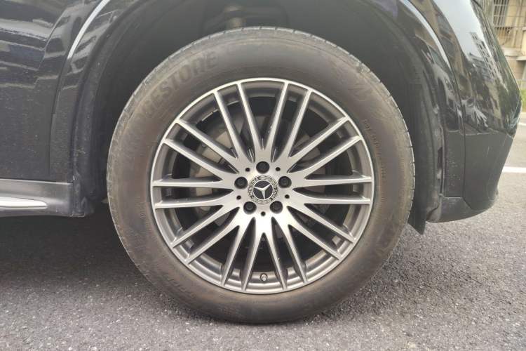 Used Mercedes-Benz GLC 2023 GLC 300 L 4MATIC Dynamic 7-Seater Right Front Wheel Hub