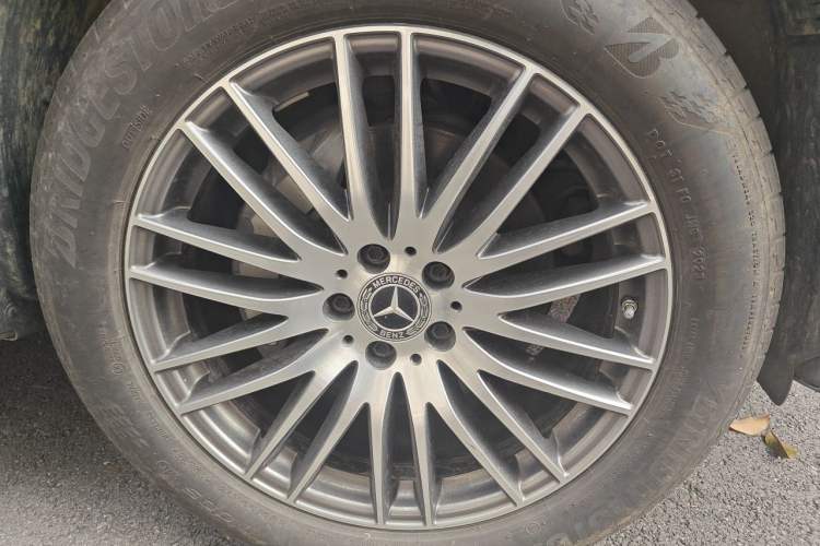 Used Mercedes-Benz GLC 2023 GLC 300 L 4MATIC Dynamic Edition 5-seater Right Front Wheel Hub