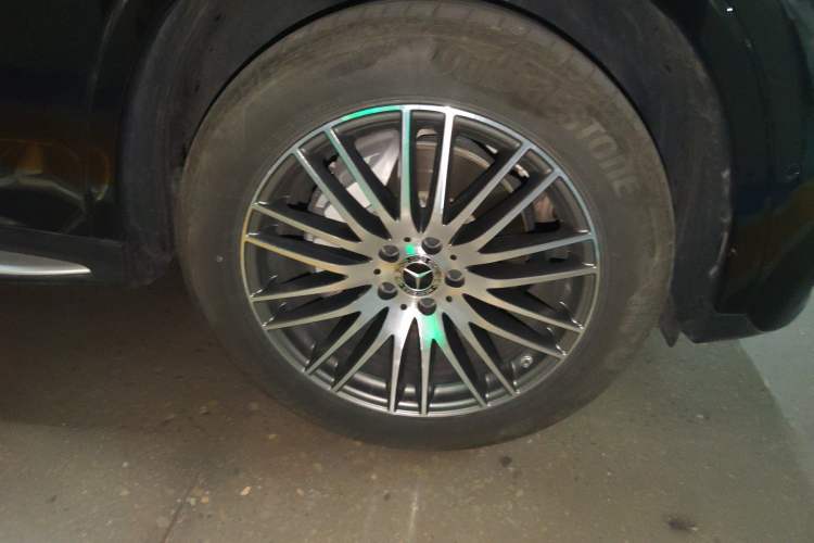 Used Mercedes-Benz GLC 2023 GLC 300 L 4MATIC Dynamic Edition 5-seater Right Front Wheel Hub