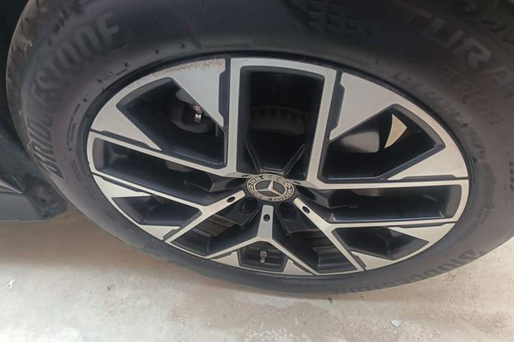 Used Mercedes-Benz GLC 2023 GLC 260 L 4MATIC Luxury Model 5 Seats Right Front Wheel Hub