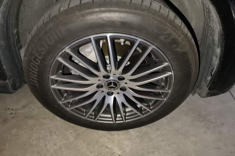Used Mercedes-Benz GLC 2023 GLC 300 L 4MATIC Dynamic Edition 5-seater Right Front Wheel Hub