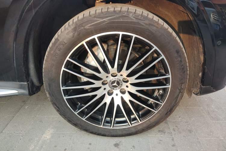 Used Mercedes-Benz GLC 2023 GLC 300 L 4MATIC Luxury 7-Seater Right Front Wheel Hub