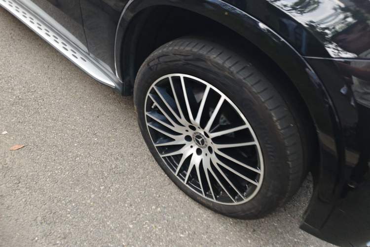 Used Mercedes-Benz GLC 2023 GLC 300 L 4MATIC Luxury 7-Seater Right Front Wheel Hub