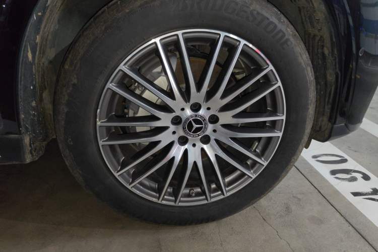 Used Mercedes-Benz GLC 2023 GLC 300 L 4MATIC Dynamic Edition 5-seater Right Front Wheel Hub