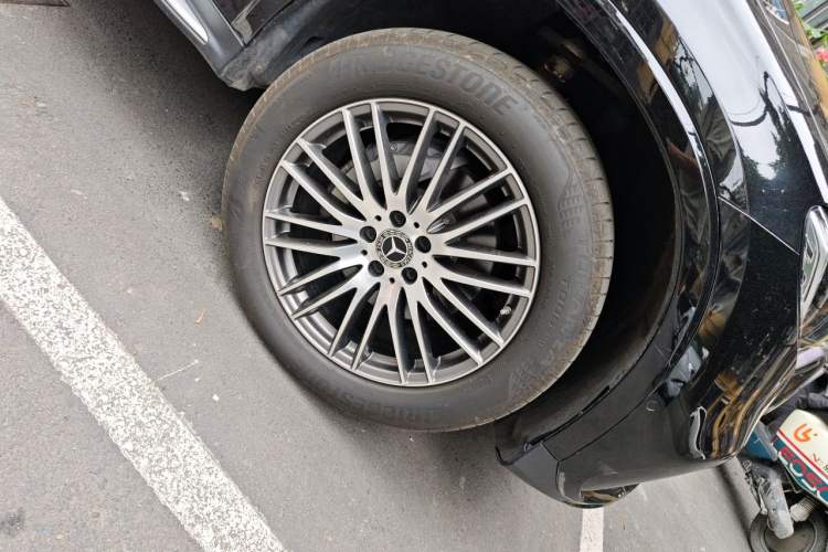 Used Mercedes-Benz GLC 2023 GLC 300 L 4MATIC Dynamic 7-Seater Right Front Wheel Hub
