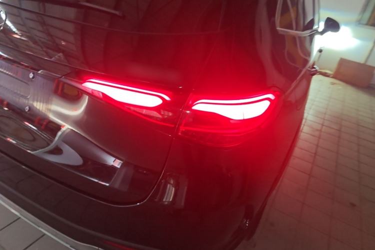 Used Mercedes-Benz GLC 2023 Facelifted GLC 300 L 4MATIC Luxury Version 5 Seats Right Rear Taillight