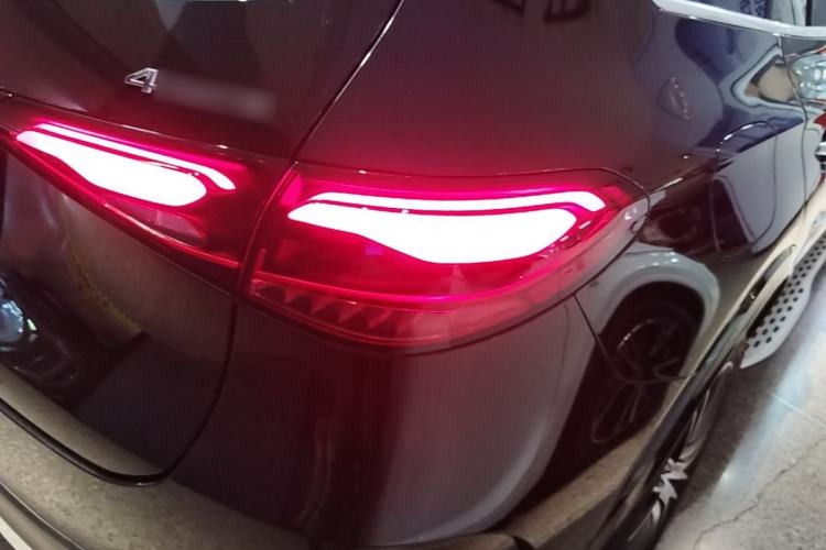 Used Mercedes-Benz GLC 2023 Refreshed GLC 300 L 4MATIC Luxury Version 7 Seats Right Rear Taillight