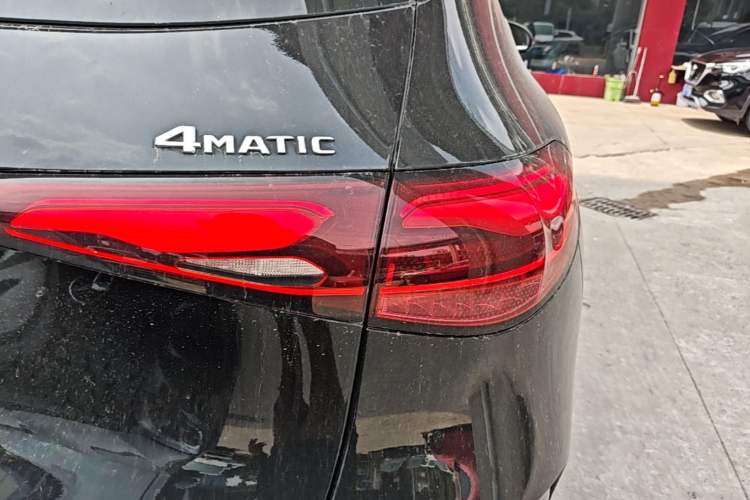 Used Mercedes-Benz GLC 2023 Facelift GLC 260 L 4MATIC Luxury Version 5 Seats Right Rear Taillight