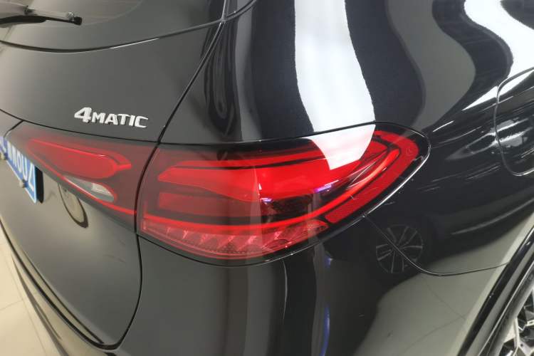 Used Mercedes-Benz GLC 2023 Facelift GLC 260 L 4MATIC Luxury Version 7-Seater Right Rear Taillight