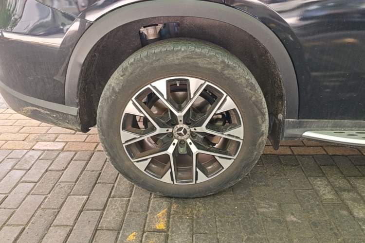 Used Mercedes-Benz GLC 2023 GLC 260 L 4MATIC Dynamic Edition 7-seater Right Rear Wheel Hub