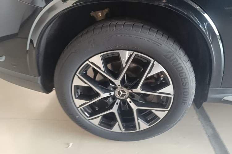 Used Mercedes-Benz GLC 2023 Facelift GLC 260 L 4MATIC Luxury Version 5 Seats Right Rear Wheel Hub