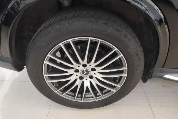 Used Mercedes-Benz GLC 2023 GLC 300 L 4MATIC Dynamic Edition 5-seater Right Rear Wheel Hub