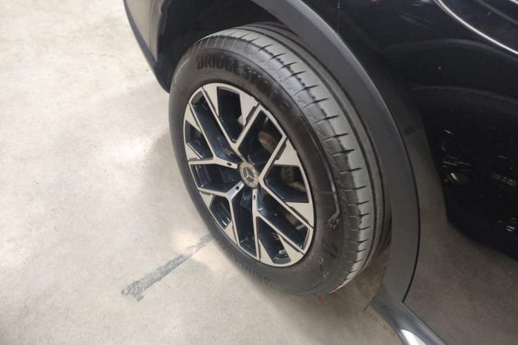 Used Mercedes-Benz GLC 2023 GLC 260 L 4MATIC Dynamic Edition 5-seater Right Rear Wheel Hub