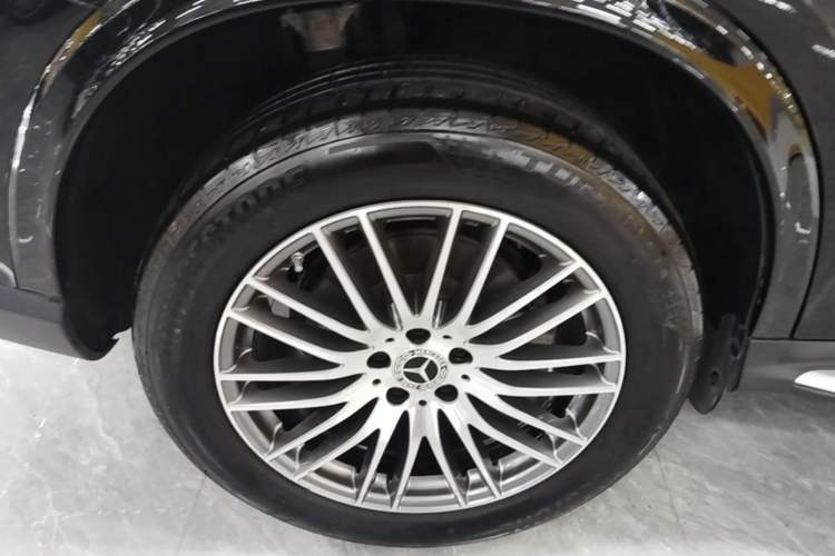 Used Mercedes-Benz GLC 2023 GLC 300 L 4MATIC Dynamic 7-Seater Right Rear Wheel Hub