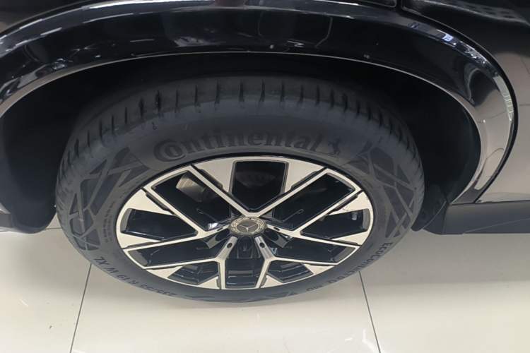 Used Mercedes-Benz GLC 2023 Facelift GLC 260 L 4MATIC Luxury Version 5 Seats Right Rear Wheel Hub