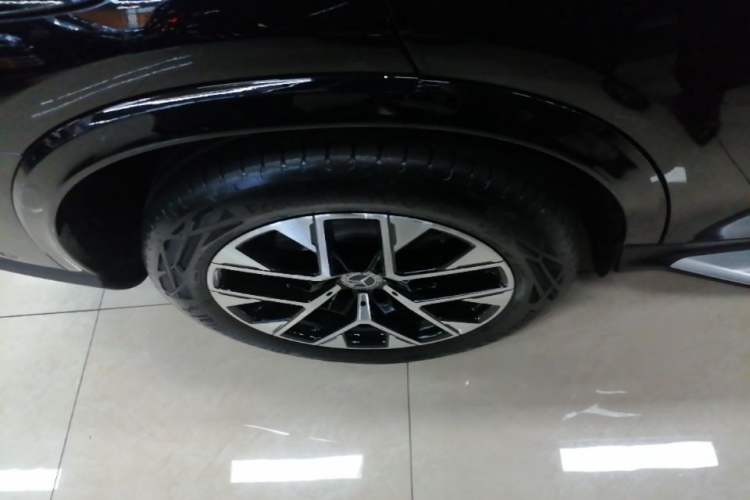Used Mercedes-Benz GLC 2023 GLC 260 L 4MATIC Luxury 7-Seater Right Rear Wheel Hub