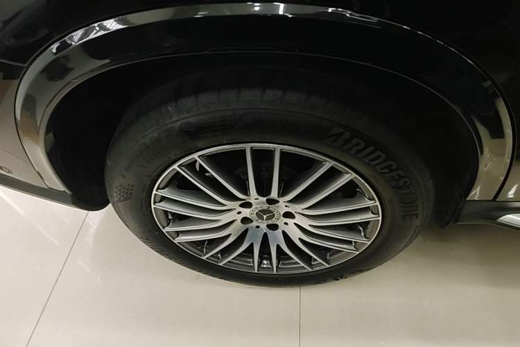 Used Mercedes-Benz GLC 2023 GLC 300 L 4MATIC Dynamic Edition 5-seater Right Rear Wheel Hub