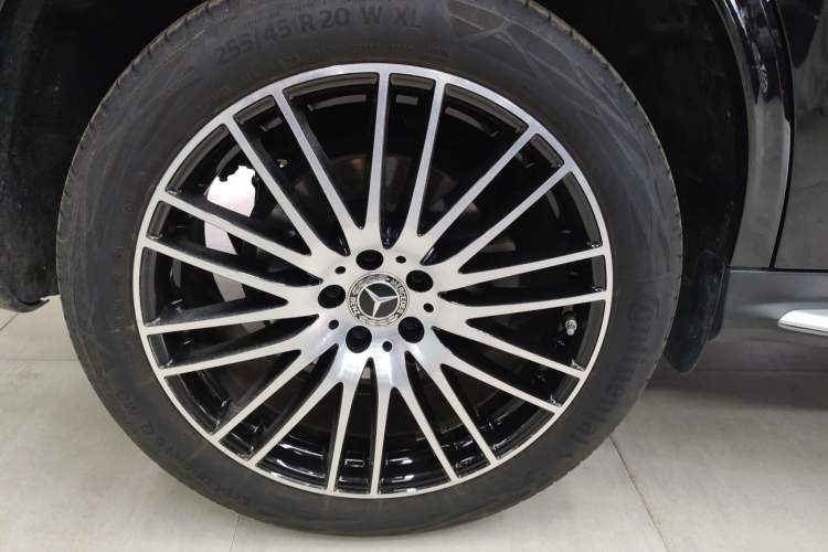 Used Mercedes-Benz GLC 2023 GLC 300 L 4MATIC Luxury Model 5 Seats Right Rear Wheel Hub