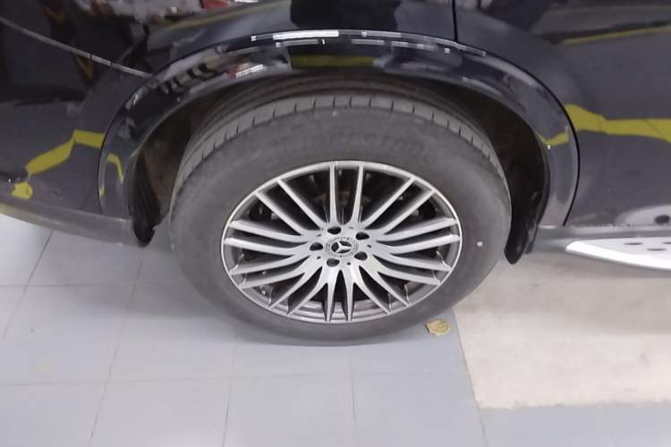 Used Mercedes-Benz GLC 2023 GLC 300 L 4MATIC Dynamic Edition 5-seater Right Rear Wheel Hub