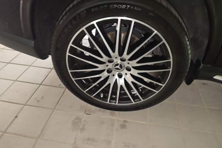 Used Mercedes-Benz GLC 2023 Facelifted GLC 300 L 4MATIC Luxury Version 5 Seats Right Rear Wheel Hub