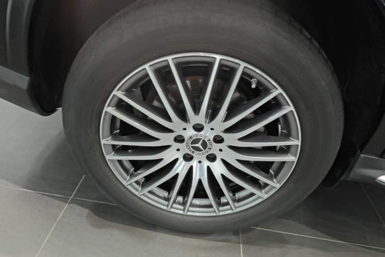Used Mercedes-Benz GLC 2023 Refreshed GLC 300 L 4MATIC Dynamic Version 7-Seater Right Rear Wheel Hub