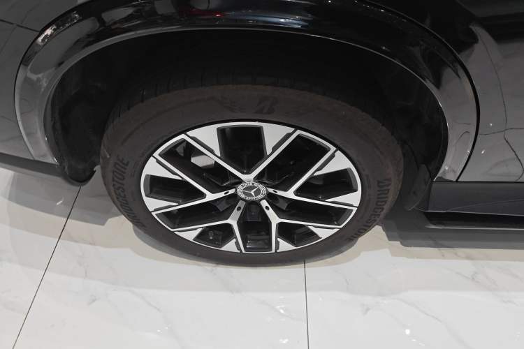 Used Mercedes-Benz GLC 2023 Facelift GLC 260 L 4MATIC Luxury Version 5 Seats Right Rear Wheel Hub