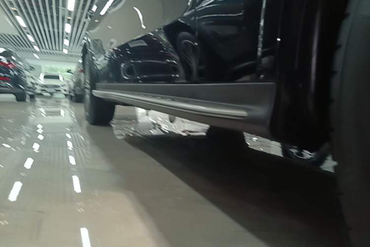 Used Mercedes-Benz GLC 2023 GLC 300 L 4MATIC Dynamic Edition 5-seater Right Side Sill