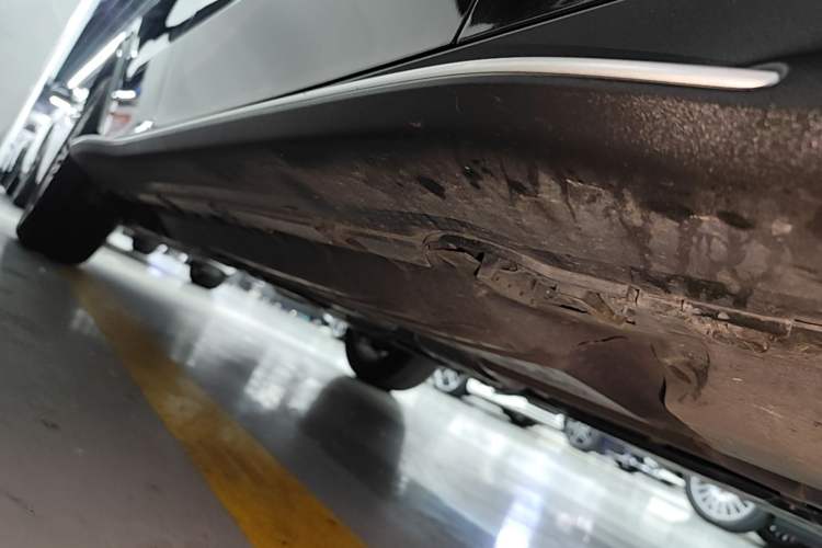 Used Mercedes-Benz GLC 2023 GLC 300 L 4MATIC Dynamic 7-Seater Right Side Sill